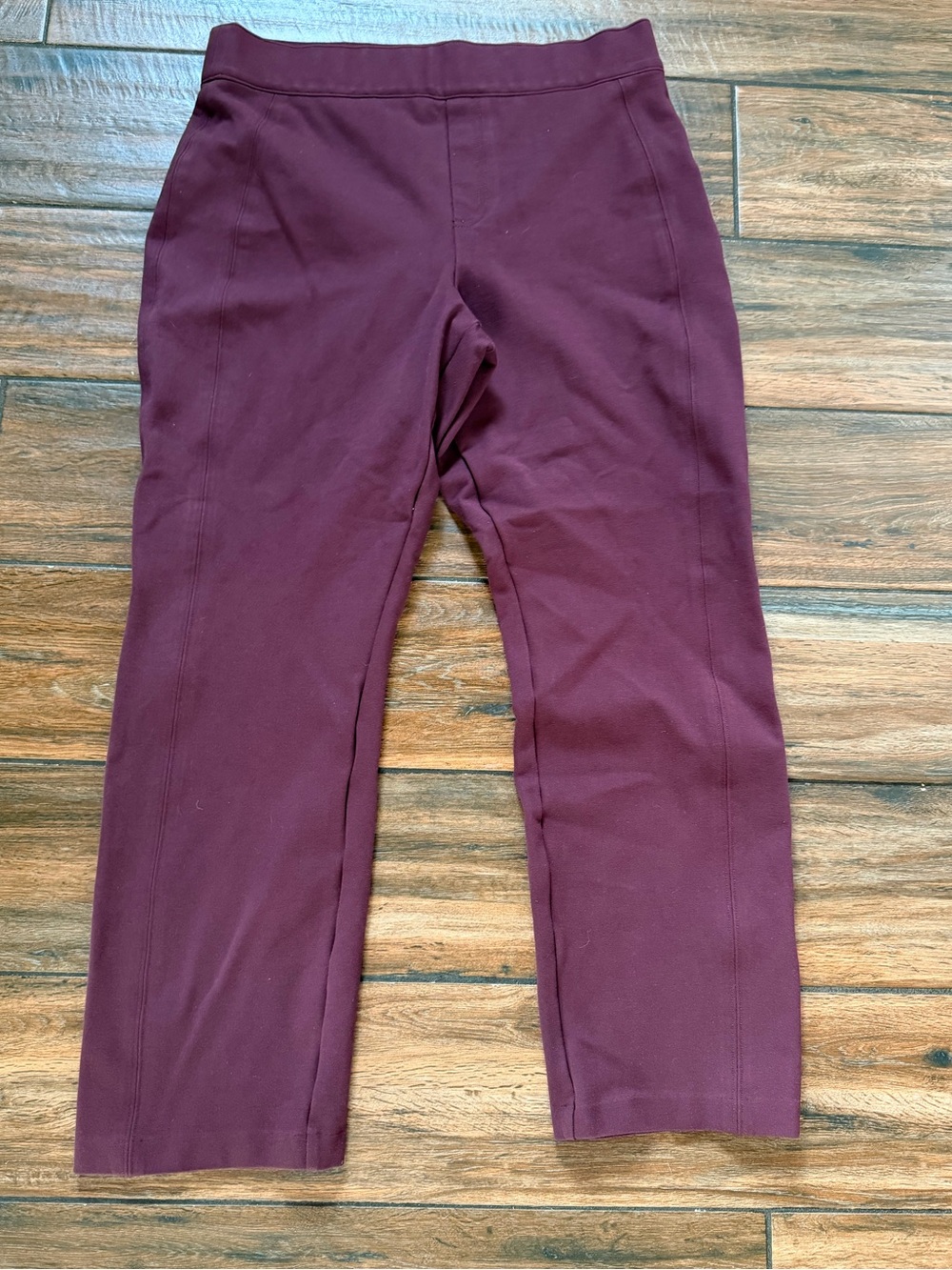 Spanx leggings. Burgundy wine color. Size large. Faux back pockets. Size L